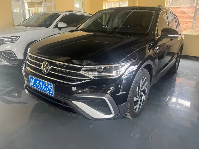Фотография автомобиля — Volkswagen Tiguan L