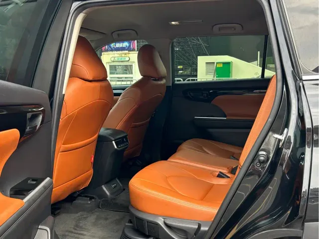 Toyota Highlander — Фото автомобиля 13