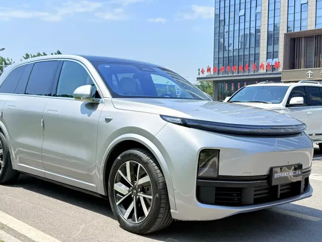 Li Auto L8 — Фото автомобиля 5