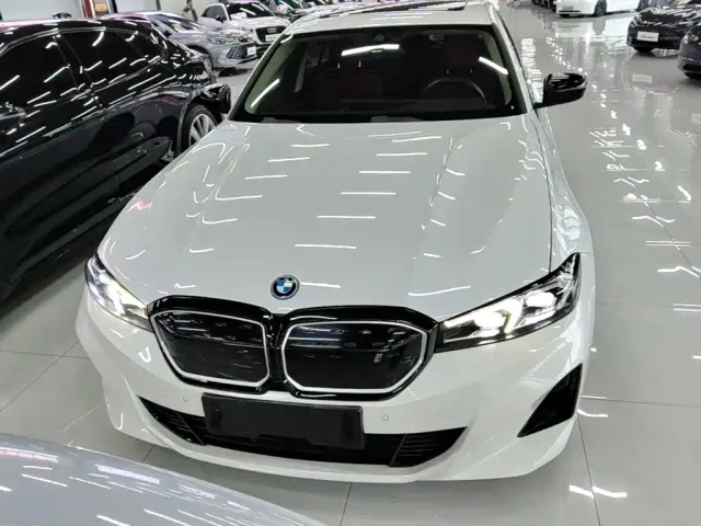 BMW BMW i3 2023 eDrive 40 L Shadowline Package — Фото автомобиля 2