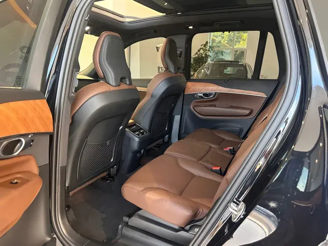 Volvo XC90 — Фото автомобиля 9