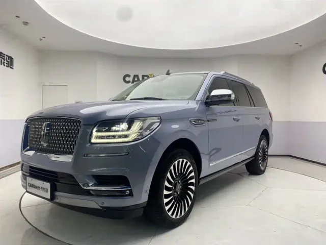 Фотография автомобиля — Lincoln Navigator