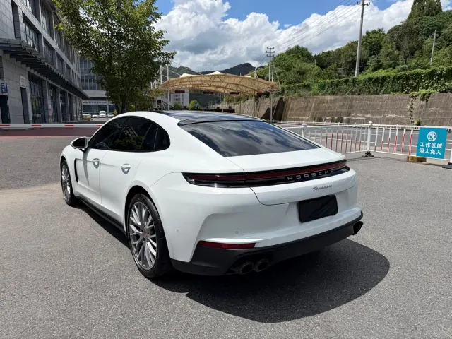 Porsche Panamera — Фото автомобиля 3