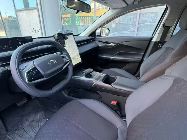 Changan Qiyuan A05 — Фото автомобиля 5
