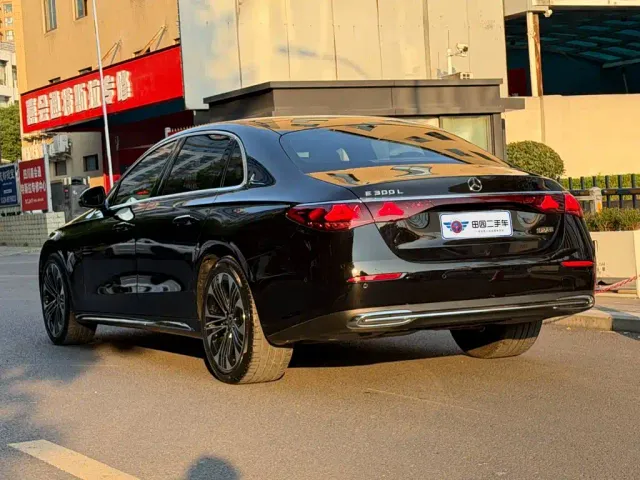 Mercedes-Benz E-Class — Фото автомобиля 4