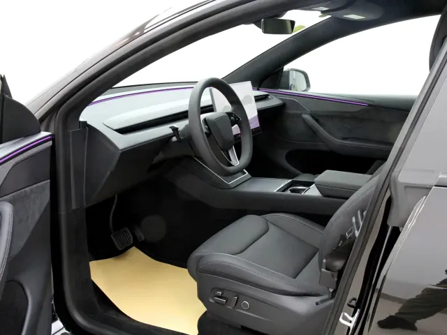 Tesla Model Y L — Фото автомобиля 4