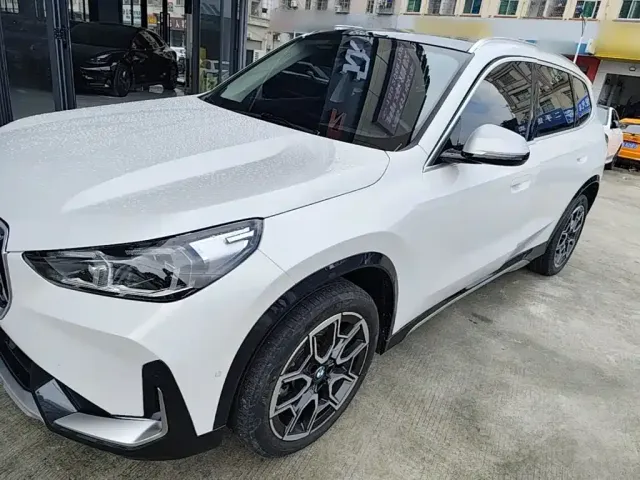 Фотография автомобиля — BMW X1