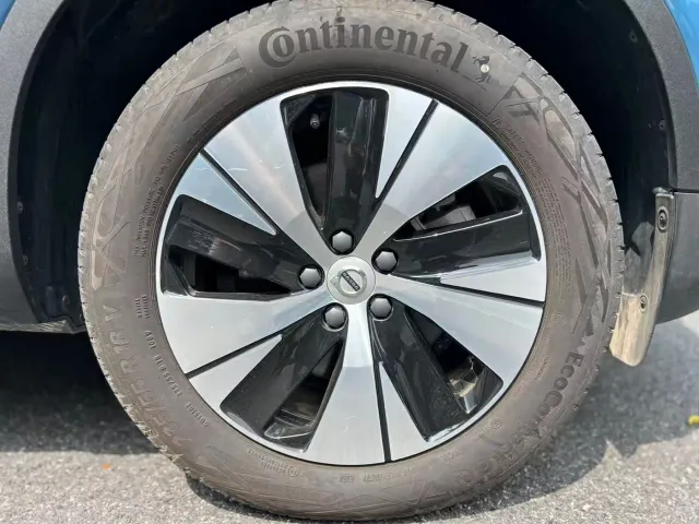 Volvo XC40 — Фото автомобиля 10