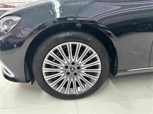 Mercedes-Benz E-Class — Фото автомобиля 4