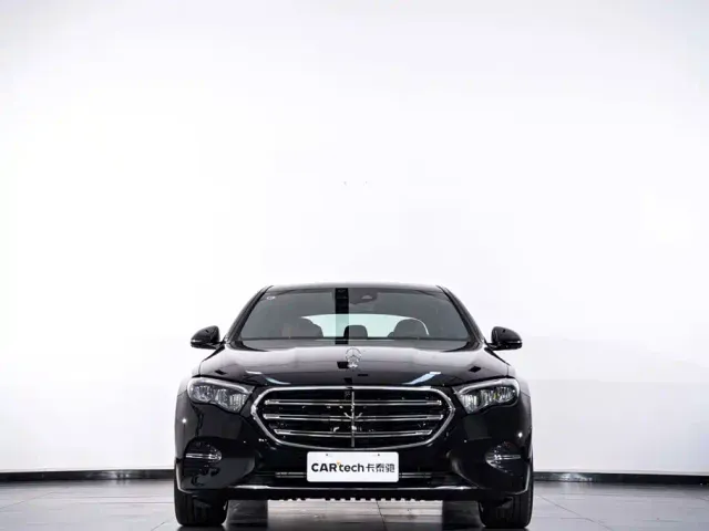 Mercedes-Benz E-Class — Фото автомобиля 3