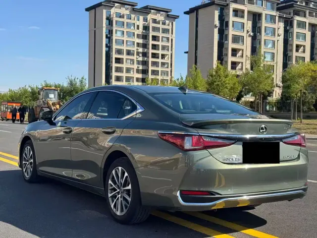 Lexus ES — Фото автомобиля 7