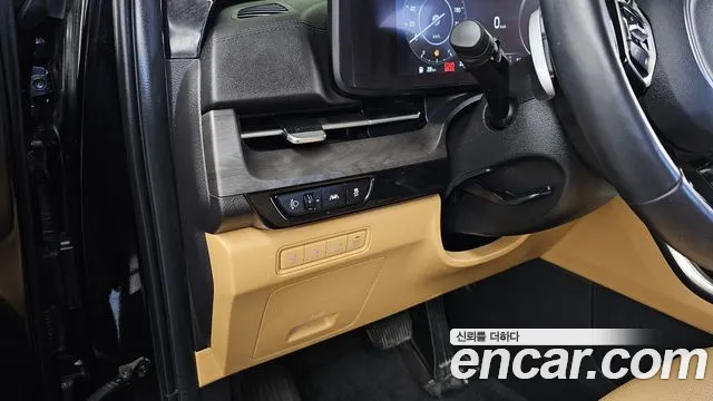 Kia Carnival Generation 4 — Фото автомобиля 24