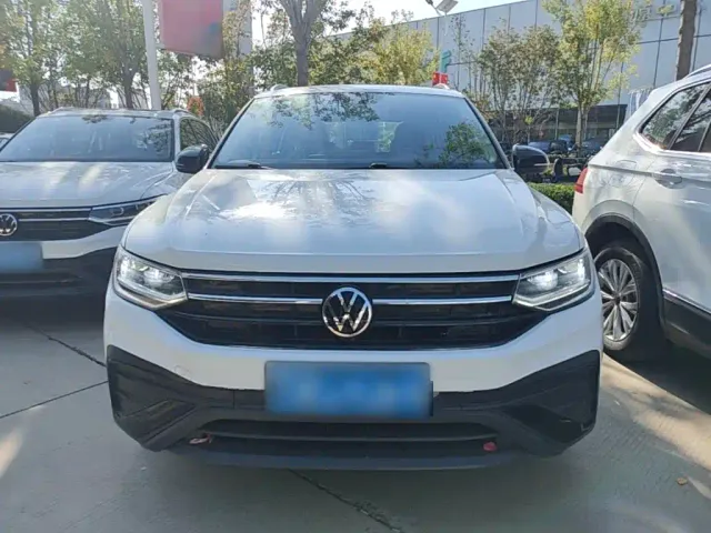 Volkswagen Tiguan L — Фото автомобиля 2