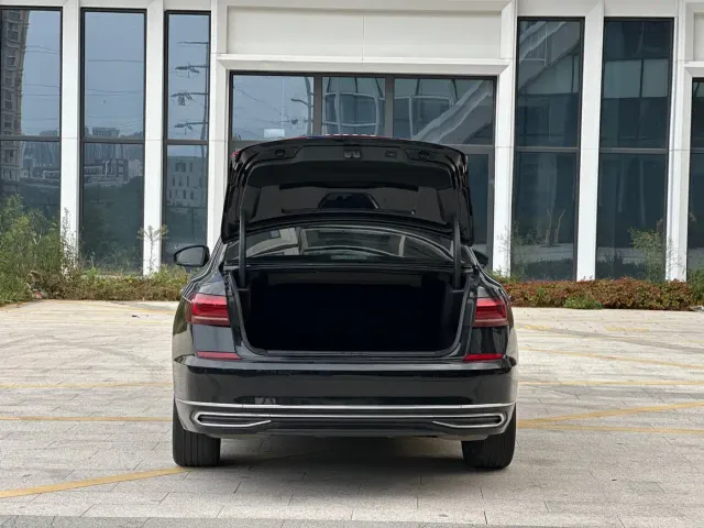 Volkswagen Passat — Фото автомобиля 8