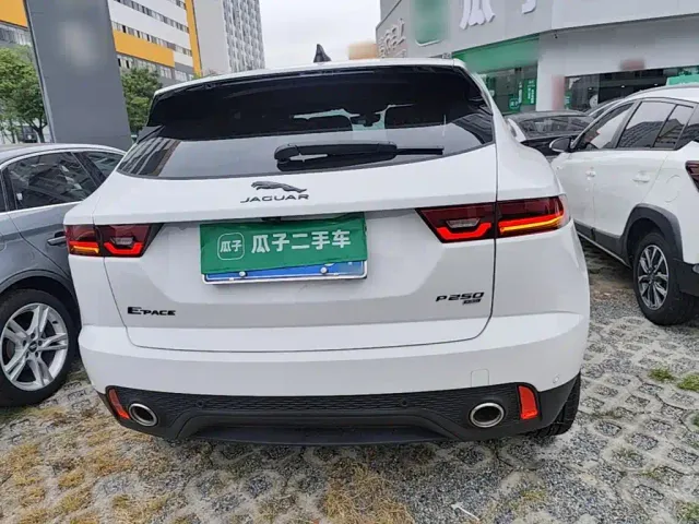 Jaguar E-PACE — Фото автомобиля 5