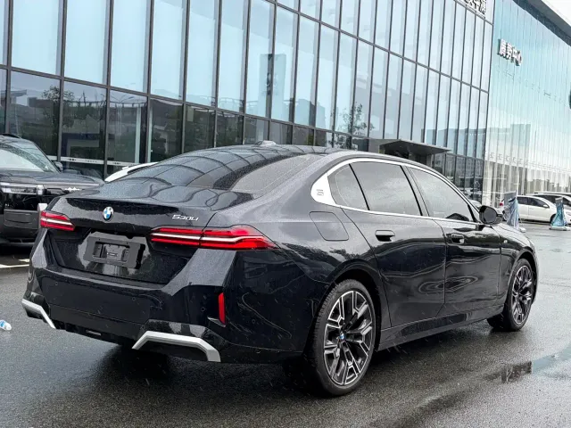 BMW 5 Series — Фото автомобиля 21