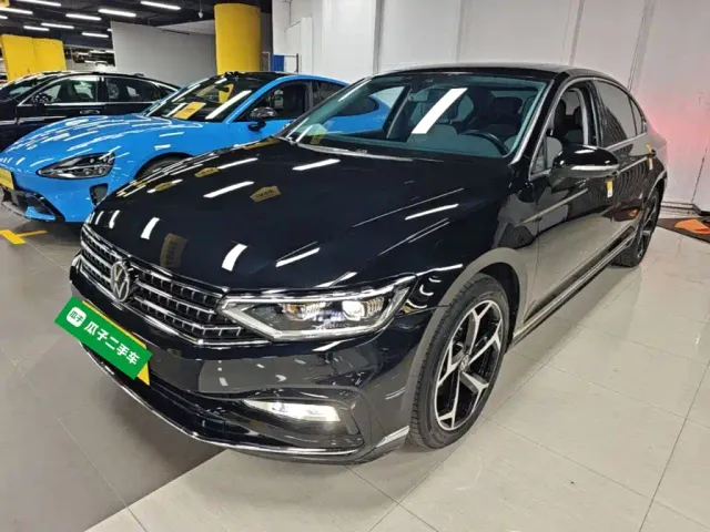Фотография автомобиля — Volkswagen Magotan
