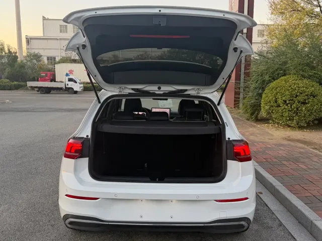 Volkswagen Golf — Фото автомобиля 13