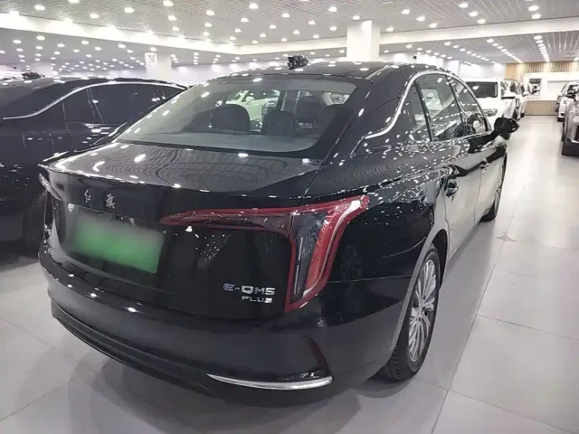 Hongqi E-QM5 — Фото автомобиля 6