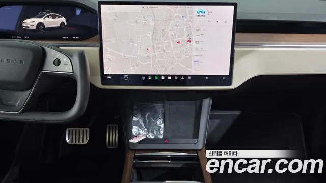Tesla Model X — Фото автомобиля 15