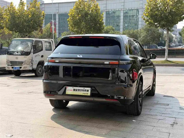 Li Auto L7 — Фото автомобиля 7