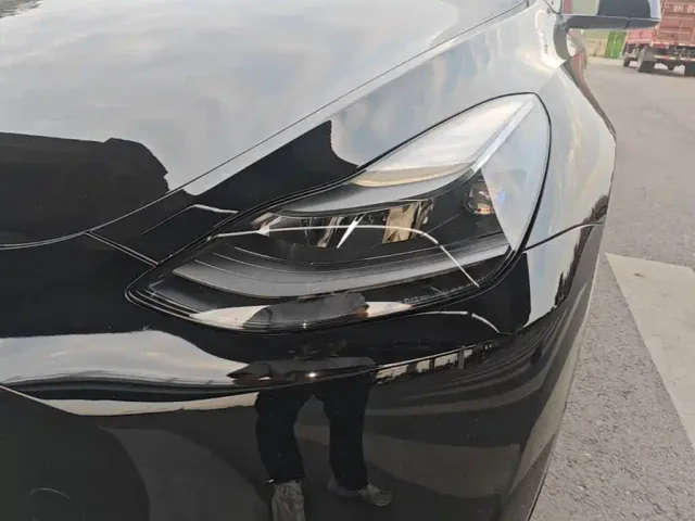 Tesla Model Y — Фото автомобиля 23