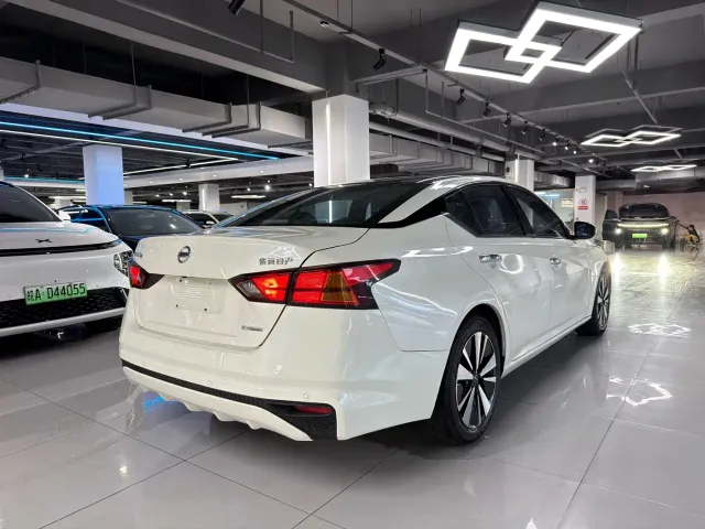 Nissan Teana — Фото автомобиля 4