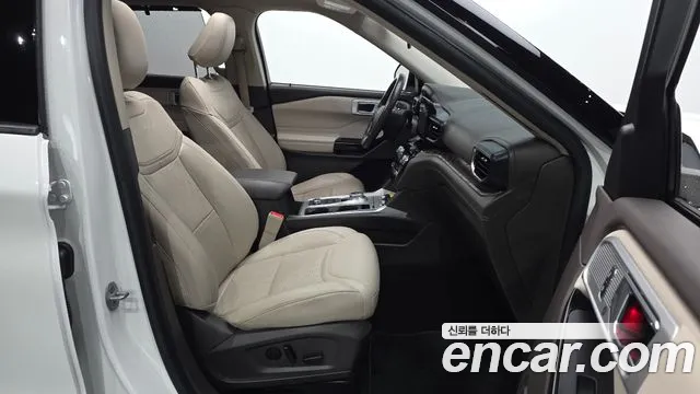 Ford Explorer Explorer 6 поколение 3.0 Platinum 4WD — Фото автомобиля 9