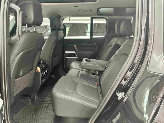 Land Rover Defender — Фото автомобиля 13