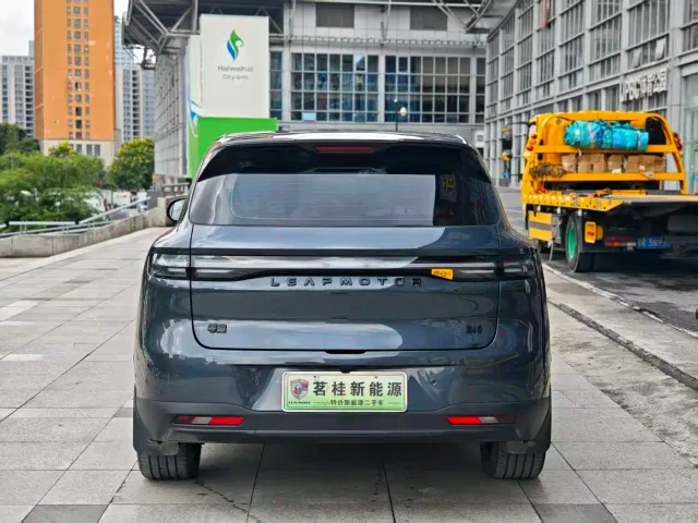 Leapmotor B10 — Фото автомобиля 4