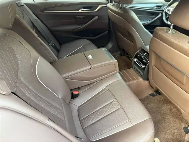 BMW 5 Series — Фото автомобиля 15