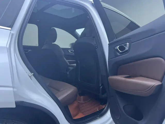 Volvo XC60 — Фото автомобиля 16