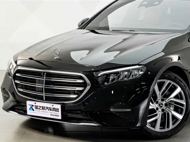 Mercedes-Benz E-Class — Фото автомобиля 2