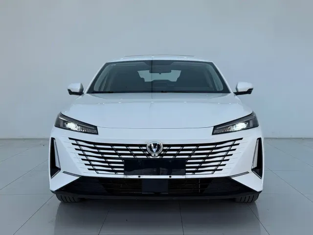 Changan Eado — Фото автомобиля 2
