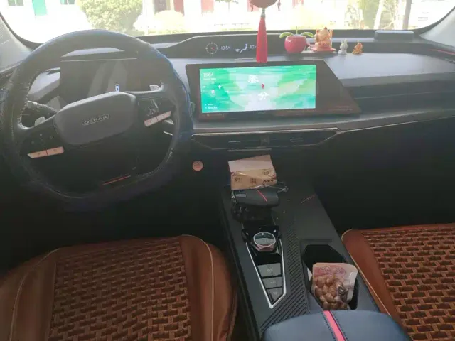 Changan Z6 — Фото автомобиля 12