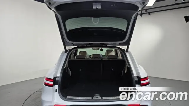 Genesis GV70 — Фото автомобиля 24