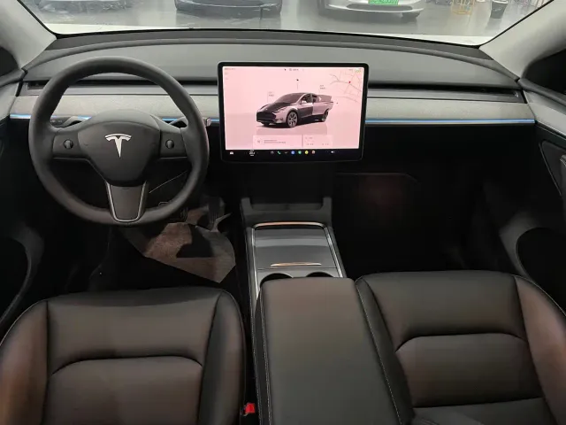 Tesla Model Y — Фото автомобиля 5