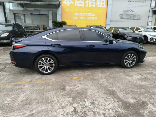 Lexus ES — Фото автомобиля 5