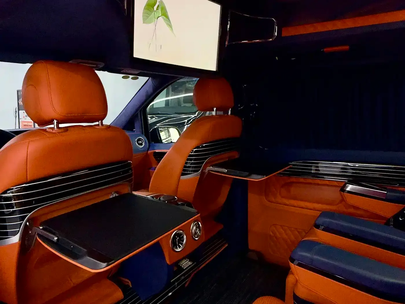 Mercedes-Benz Vito 2023 2.0T Business 7-Seater — Фото автомобиля 7
