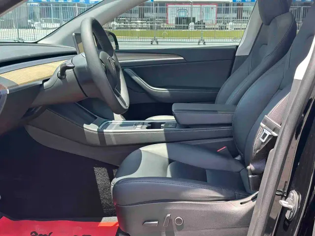 Tesla Model Y — Фото автомобиля 4