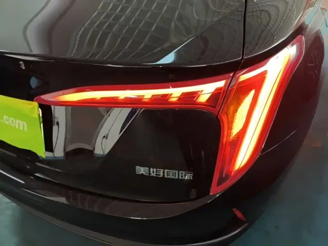 Hongqi E-QM5 — Фото автомобиля 7