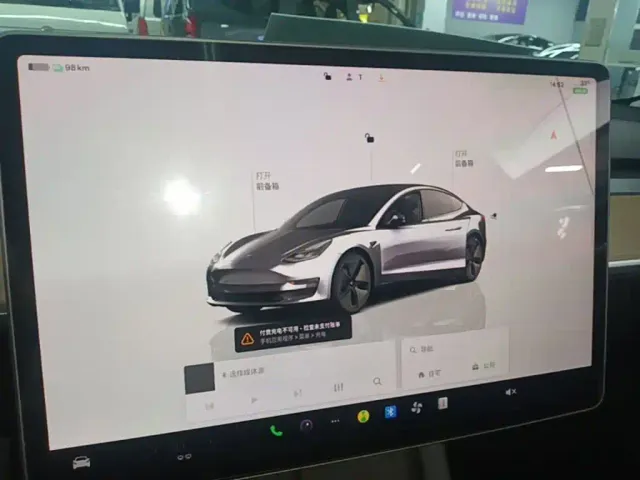 Tesla Model 3 — Фото автомобиля 12