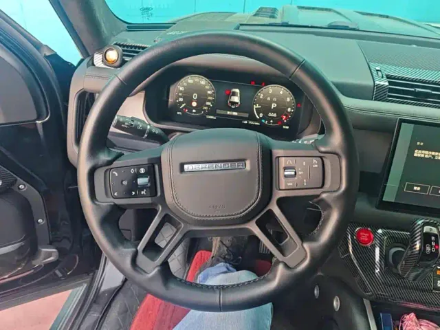 Land Rover Defender — Фото автомобиля 15