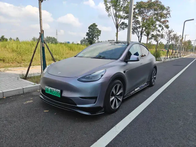 Фотография автомобиля — Tesla Model Y