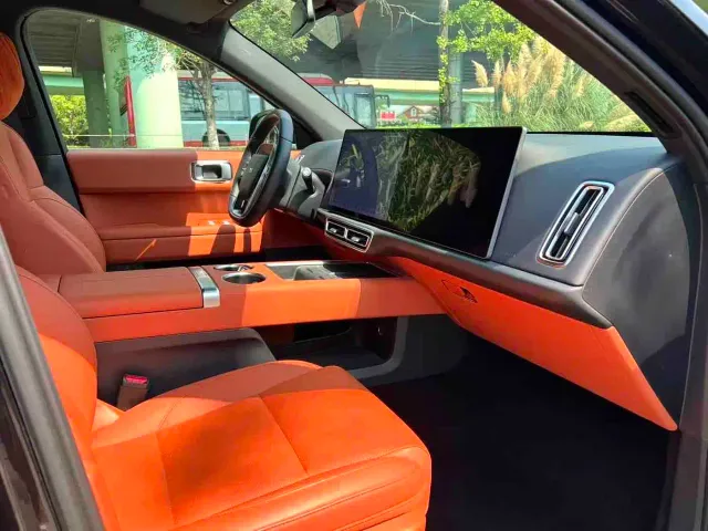 Li Auto L6 — Фото автомобиля 6