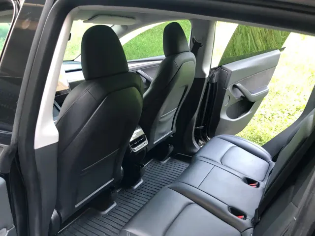 Tesla Model Y — Фото автомобиля 6