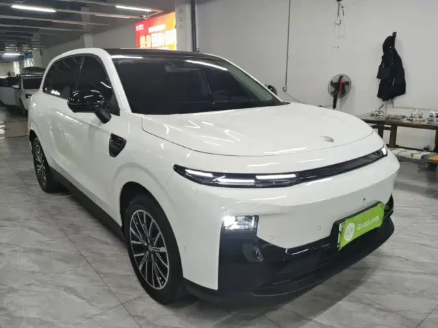 Leapmotor B10 — Фото автомобиля 3