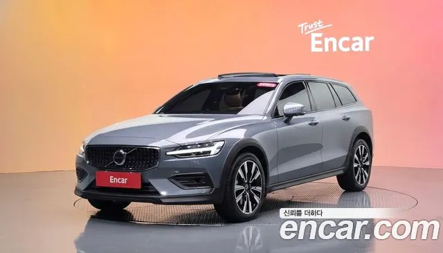 Фотография автомобиля — Volvo V60 Cross Country 2nd Gen