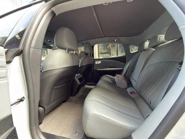 Geely Galaxy E8 — Фото автомобиля 5
