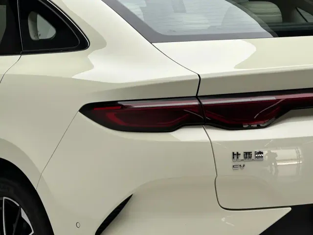 BYD Qin L — Фото автомобиля 19